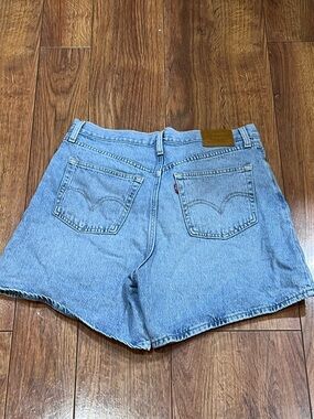 LEVIS high and baggy shorts size 31 "far and wide" like new!